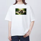 亀蘭タマムシの木漏れ日・仲良しスヤスヤ Oversized T-Shirt