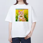 猫好きの谷の猫の水彩画/花畑のチャシロねこのイラスト/茶白ネコ Oversized T-Shirt