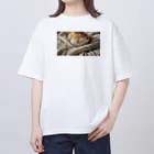 shinjo_irasutoの寝ている可愛いひよこ オーバーサイズTシャツ