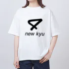 new kyuのnew kyu ロゴ Oversized T-Shirt