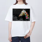 しゃくろーphotoのColor of the Giraffe Oversized T-Shirt