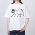 今日もごはんができるまでの人面猫 Oversized T-Shirt