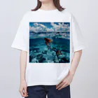 AQUAMETAVERSEのモルジブの大海原で人魚が泳いでいますsanae2074 オーバーサイズTシャツ