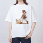 南国のかわいい犬と散歩をする女性 Oversized T-Shirt