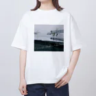 たまコロンの浜辺の飛行機 オーバーサイズTシャツ