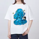 Akiko Hiramatsuのキャンディとペンギン Oversized T-Shirt