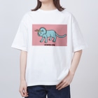 泥と暮らしのネコケラトプス（カラーA） Oversized T-Shirt
