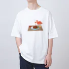 とりやまいろいろグッズのbistro Flamingoのハンバーグスペシャル Oversized T-Shirt