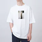 Okの白い路地と猫 Oversized T-Shirt