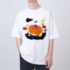 猫舌と肉球のかぼちゃの提灯をもつかぼちゃ Oversized T-Shirt