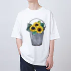 Fred HorstmanのWatering bucket and sunflowers  じょうろ と ひまわり Oversized T-Shirt