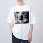 富士見さくらねこ応援団　チャリティー部の猫のあくびダイナミックTシャツ Oversized T-Shirt