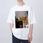 ROM鹿の寝起きを撮られた猫 オーバーサイズTシャツ