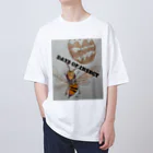 DAYS OF INSECTのこっちを見てるオオスズメバチ！ Oversized T-Shirt