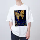 しばいぬ1大好き屋の夜空羽舞う黄金蝶 Oversized T-Shirt