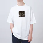 Atelier_de_rossiの黒猫夜景 Oversized T-Shirt