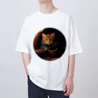 blue_7777　まねきねこショップの土管に住み着いた野良猫 オーバーサイズTシャツ