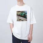 kenarakawaの海沿い走る汽車グッズ オーバーサイズTシャツ