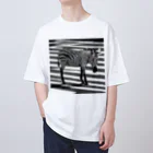 ちょうめんのはじっこのシマウマ横断歩道 Oversized T-Shirt