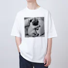 パグと添い寝のお昼寝テトくん Oversized T-Shirt