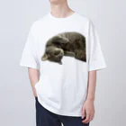 グレージュ猫ロッタン🐈‍⬛のロッタンのリラックスタイム Oversized T-Shirt