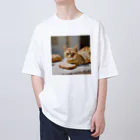 猫雑貨屋　ねこまろのパンの化身、茶トラ オーバーサイズTシャツ