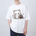 もふもふデザインストアのふわふわ白猫の癒しグッズ Oversized T-Shirt