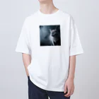 ZZRR12の「境界を見つめる猫の眼差し」 Oversized T-Shirt