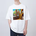 ほっこり絵音舎のバリトンサックスと風景 Oversized T-Shirt