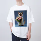 kuronyansuzuの花束を持っているシャム猫ちゃん Oversized T-Shirt