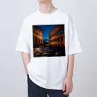 awawoの夕闇に染まるコロッセオの風景 Oversized T-Shirt