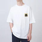 Urban pawsのパグチワワ「Paws of Power」 Oversized T-Shirt