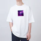 shell_hutの荒野の中に寂しく立ち並ぶ未完成の建設現場 Oversized T-Shirt