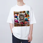 IloveCatの毛糸で遊ぶ子猫の可愛らしい姿 オーバーサイズTシャツ