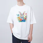 うさぎやの花に囲まれたうさぎ2 Oversized T-Shirt