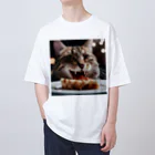 feliceのごはんを食べている猫 Oversized T-Shirt