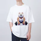 柴犬に囲まれたいのバーベルを上げようとするムキムキの白柴犬 オーバーサイズTシャツ