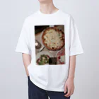 格安店よぴまるの美味しいご飯をパシャリ1 Oversized T-Shirt