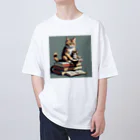 三毛猫shopの本を読む猫 Oversized T-Shirt