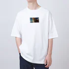 ADOのこちらを見つめる猫 Oversized T-Shirt