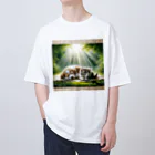 亀蘭タマムシの木漏れ日・すやすや Oversized T-Shirt