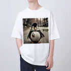 Mt_hatakeのお出かけペンギン Oversized T-Shirt