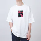 Q_kyuのPINK FLOWERS with Dark Background オーバーサイズTシャツ