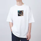 Koiwamiyaの青き目のメインクーン Oversized T-Shirt