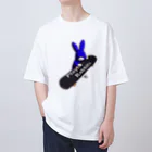 鬼鞍 ONIKURAのPlayful Rabbits ブルー Oversized T-Shirt