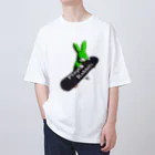 鬼鞍 ONIKURAのPlayful Rabbits グリーン Oversized T-Shirt