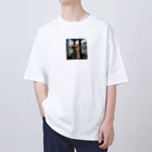 kokin0のバスの中で座る犬 dog sitting on the bus Oversized T-Shirt