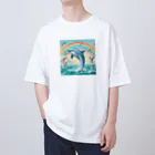 kaerinofficeのイルカとカモメが楽しく泳ぐ海の中で、きらめく虹が見えます🌈  Oversized T-Shirt