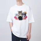 SANKAKU DESIGN STOREの仲良し！ぺちゃかわ猫ちゃんたちのバカンス。 Oversized T-Shirt