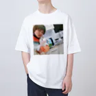 ふるあけの冷たくなったユニコーンの湯たんぽとお湯を沸かしているケトルとの自撮り Oversized T-Shirt